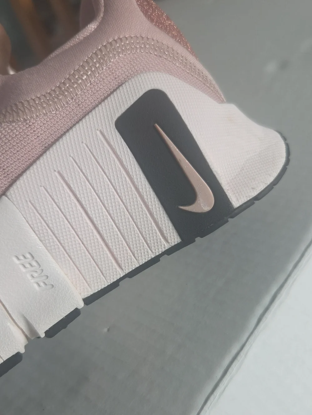 Nike free Metcon pale pink